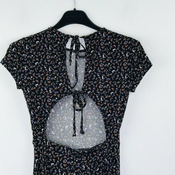 Urban Outfitters Women's XS Jumpsuit Black Floral Backless Short Sleeve AZ26 NWT - Picture 7 of 7